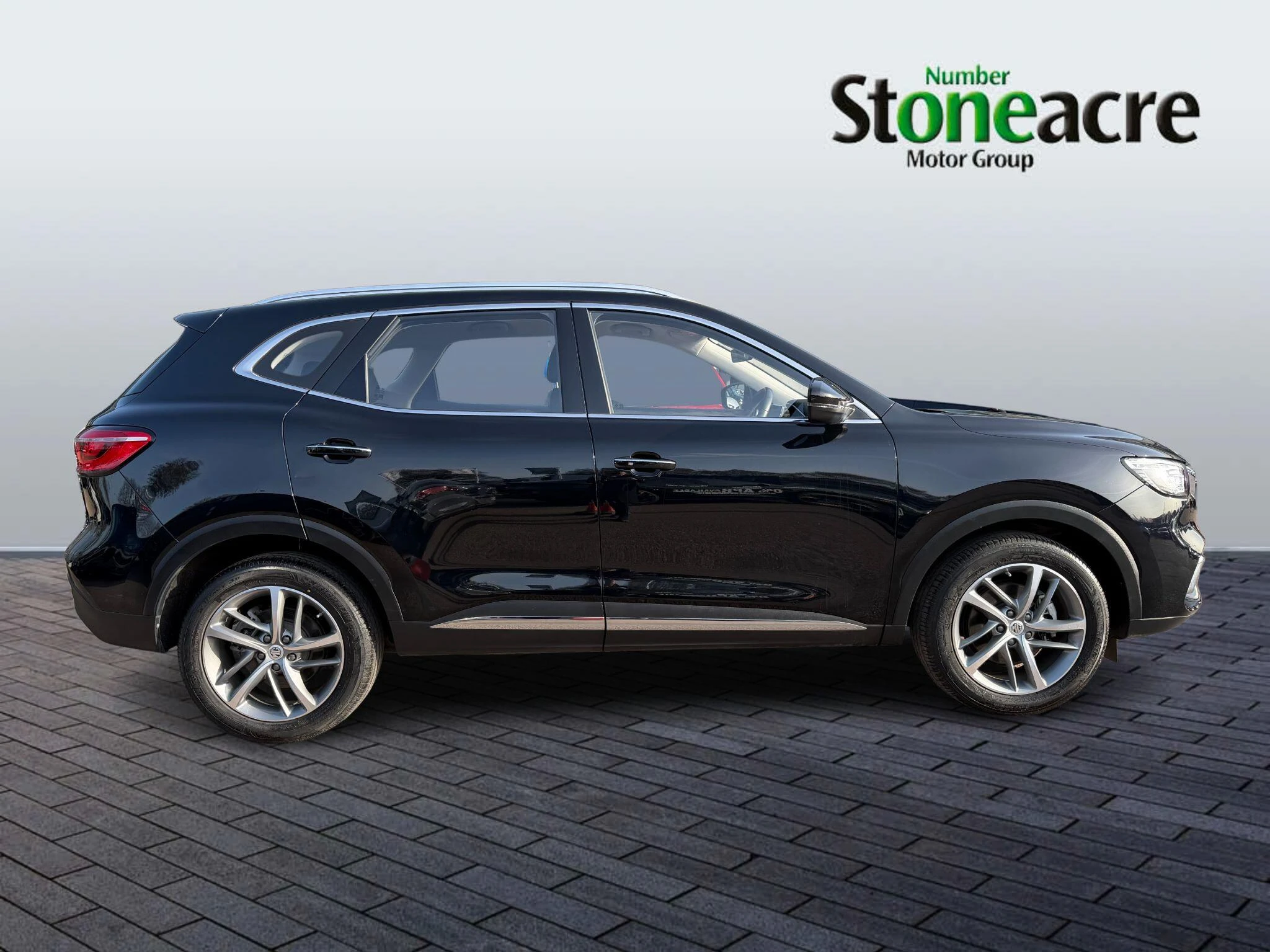 MG HS 1.5 T-GDI Excite 5dr DCT LY72GXM Image 2