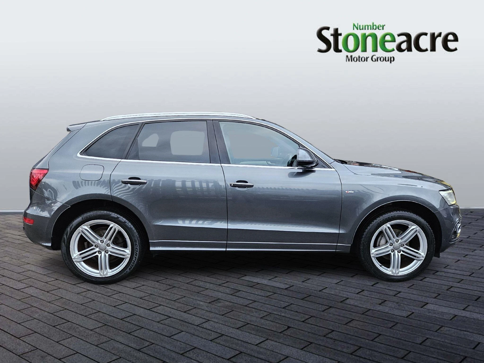 Audi Q5 2.0 TDI S line Plus S Tronic quattro Euro 6 (s/s) 5dr ND65KHJ Image 2