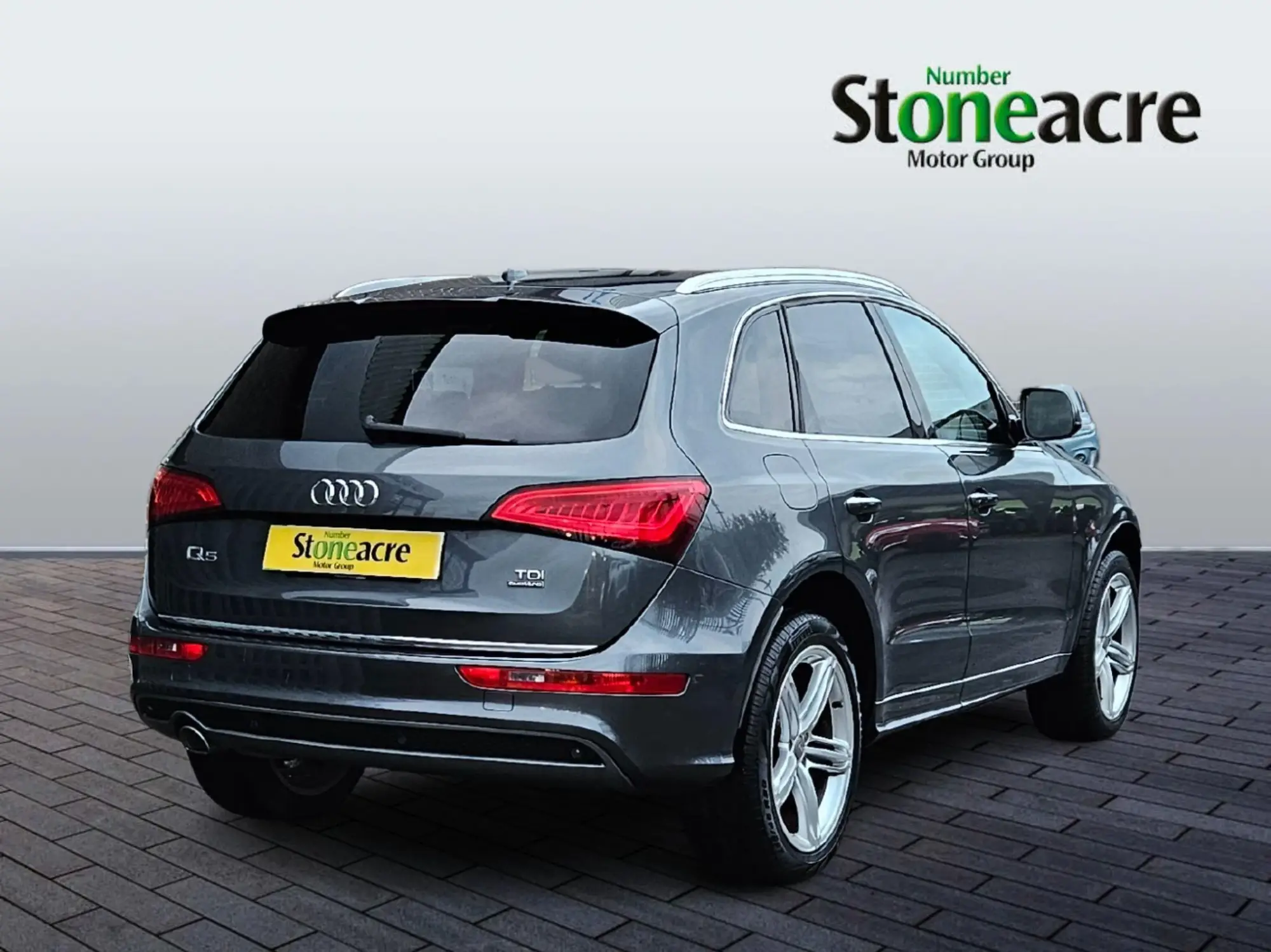Audi Q5 2.0 TDI S line Plus S Tronic quattro Euro 6 (s/s) 5dr ND65KHJ Image 3