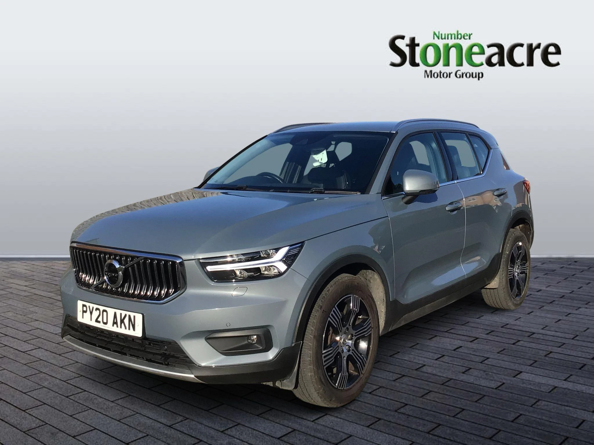 Volvo XC40 2.0 D3 Inscription Auto Euro 6 (s/s) 5dr PY20AKN Image 2