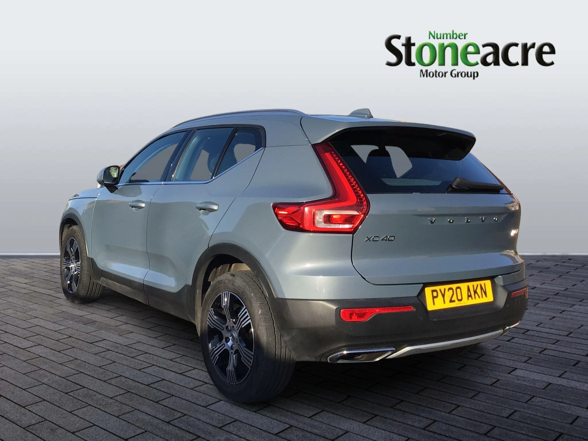 Volvo XC40 2.0 D3 Inscription Auto Euro 6 (s/s) 5dr PY20AKN Image 3