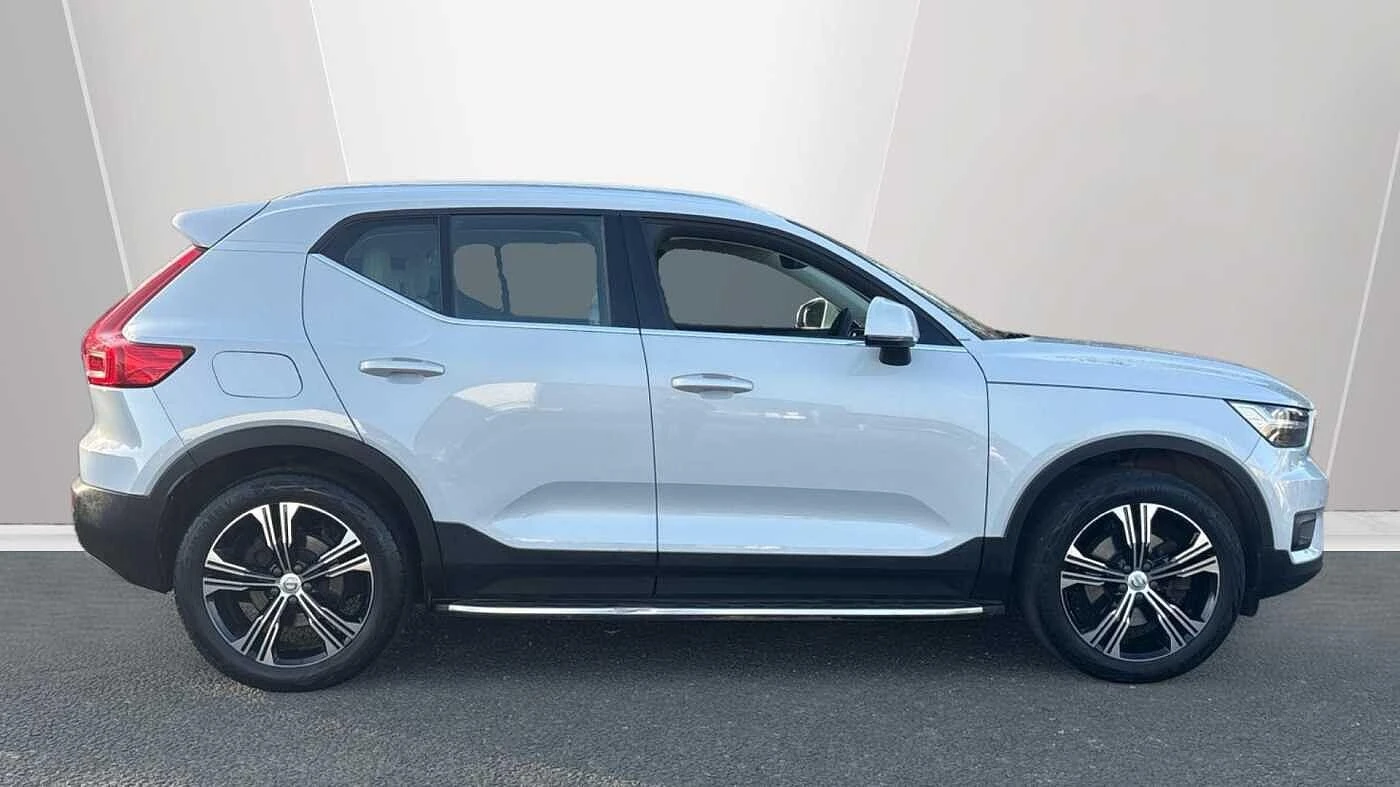 Volvo XC40 2.0 B4 MHEV Inscription Pro Auto AWD Euro 6 (s/s) 5dr YF20CDU Image 3