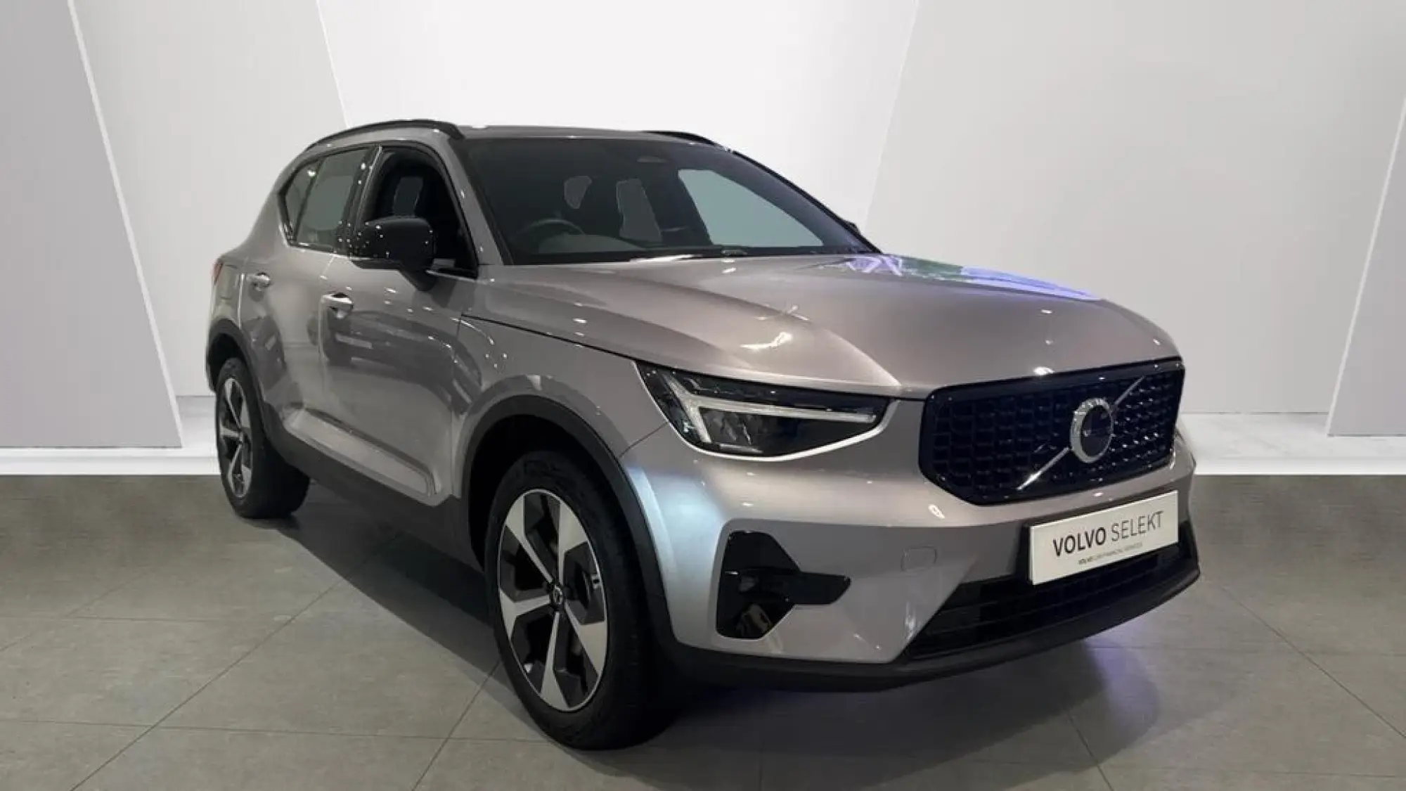 Volvo XC40 Image 1