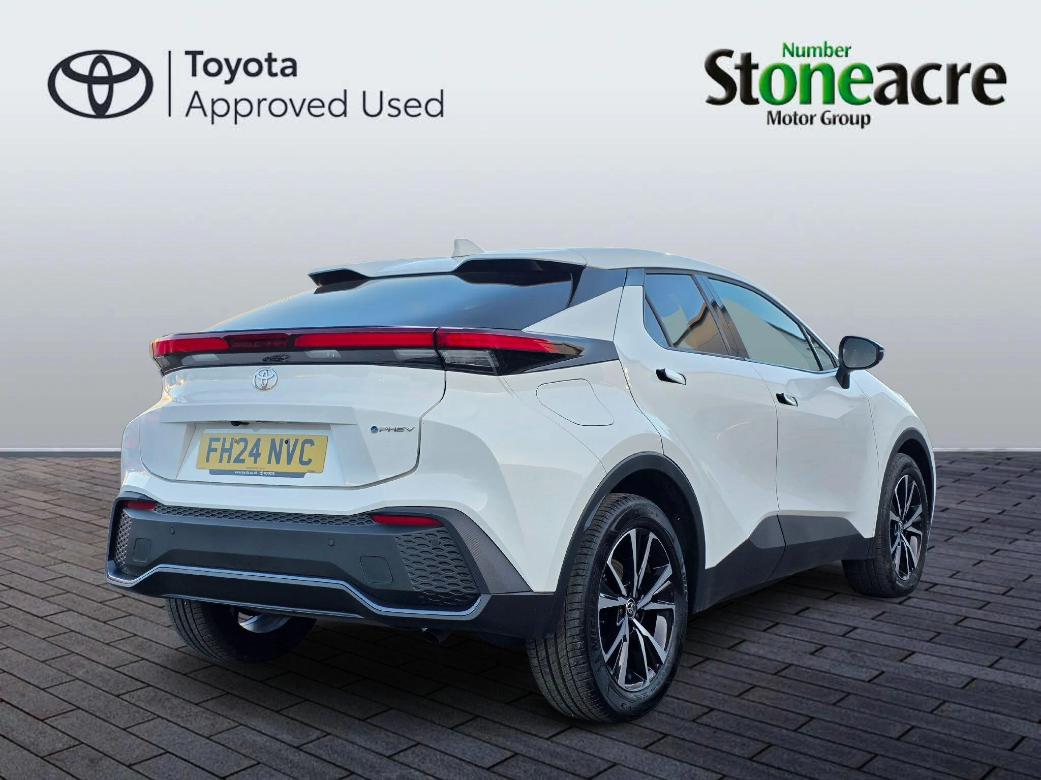 Toyota C-HR Plug-in Hybrid 2.0 VVT-h 13.6 kWh Design CVT Euro 6 (s/s) 5dr FH24NVC Image 2