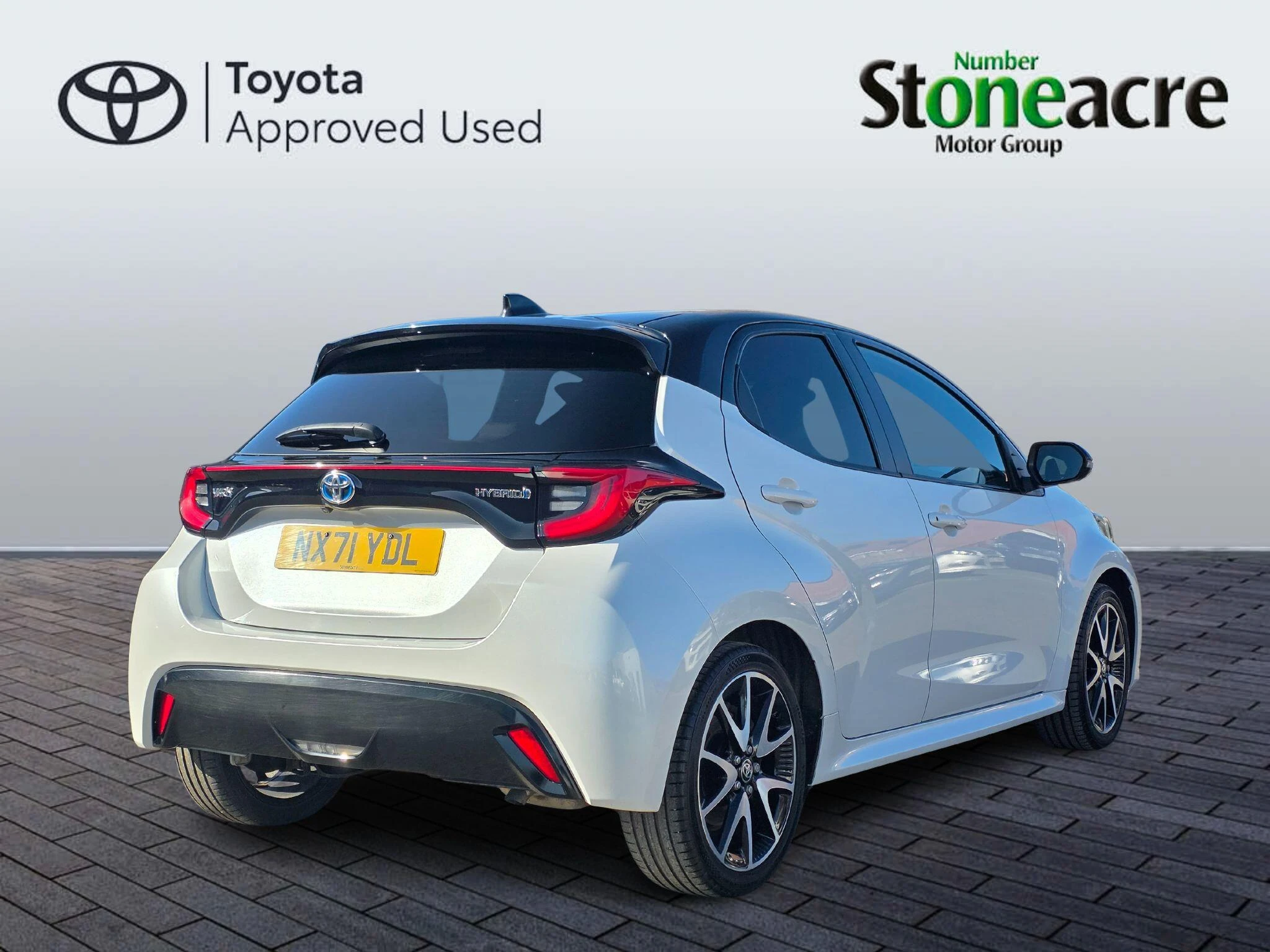 Toyota Yaris 1.5 Hybrid Dynamic 5dr CVT NX71YDL Image 2