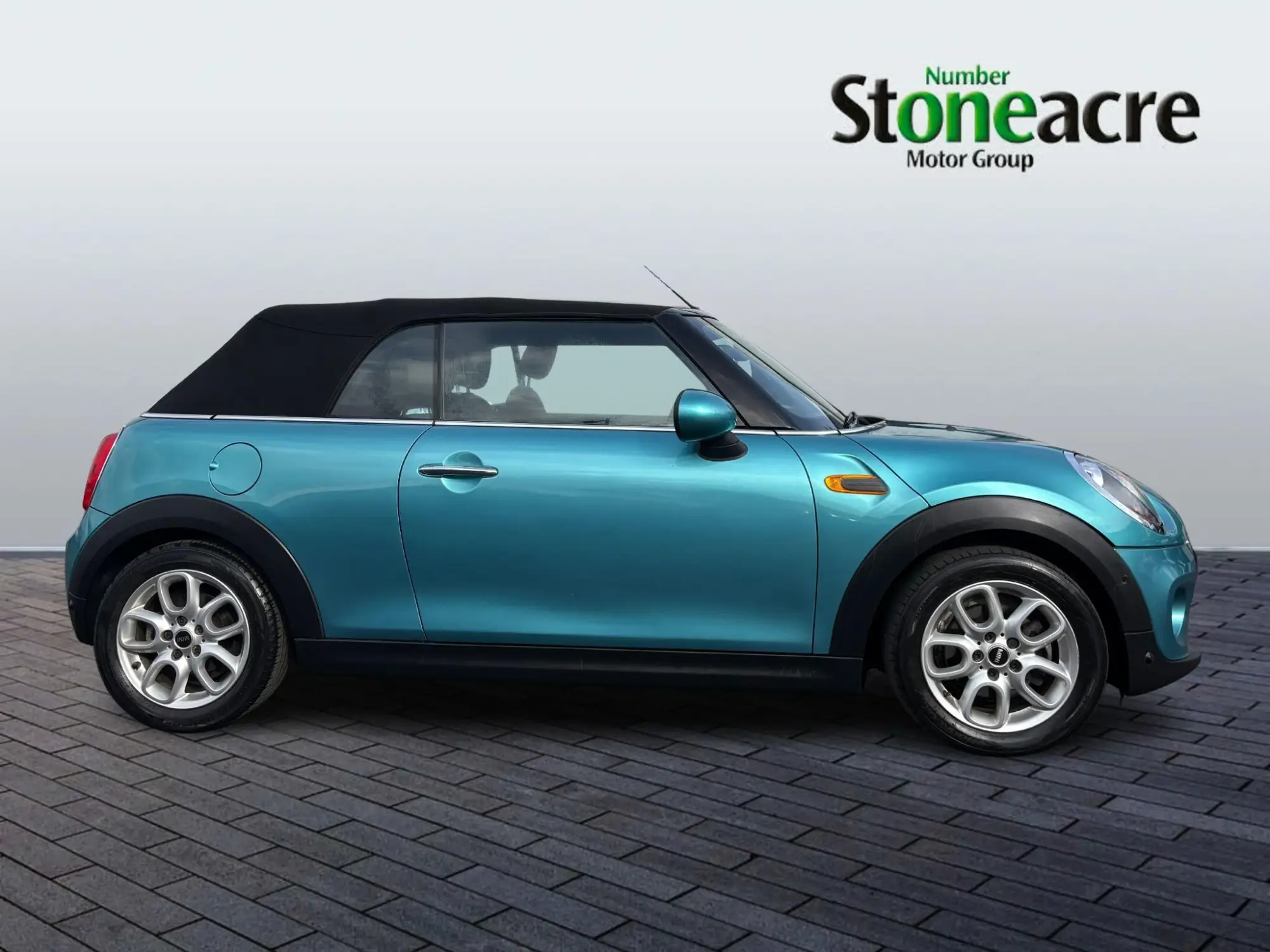 MINI Convertible 1.5 Cooper Euro 6 (s/s) 2dr FL17GNY Image 2