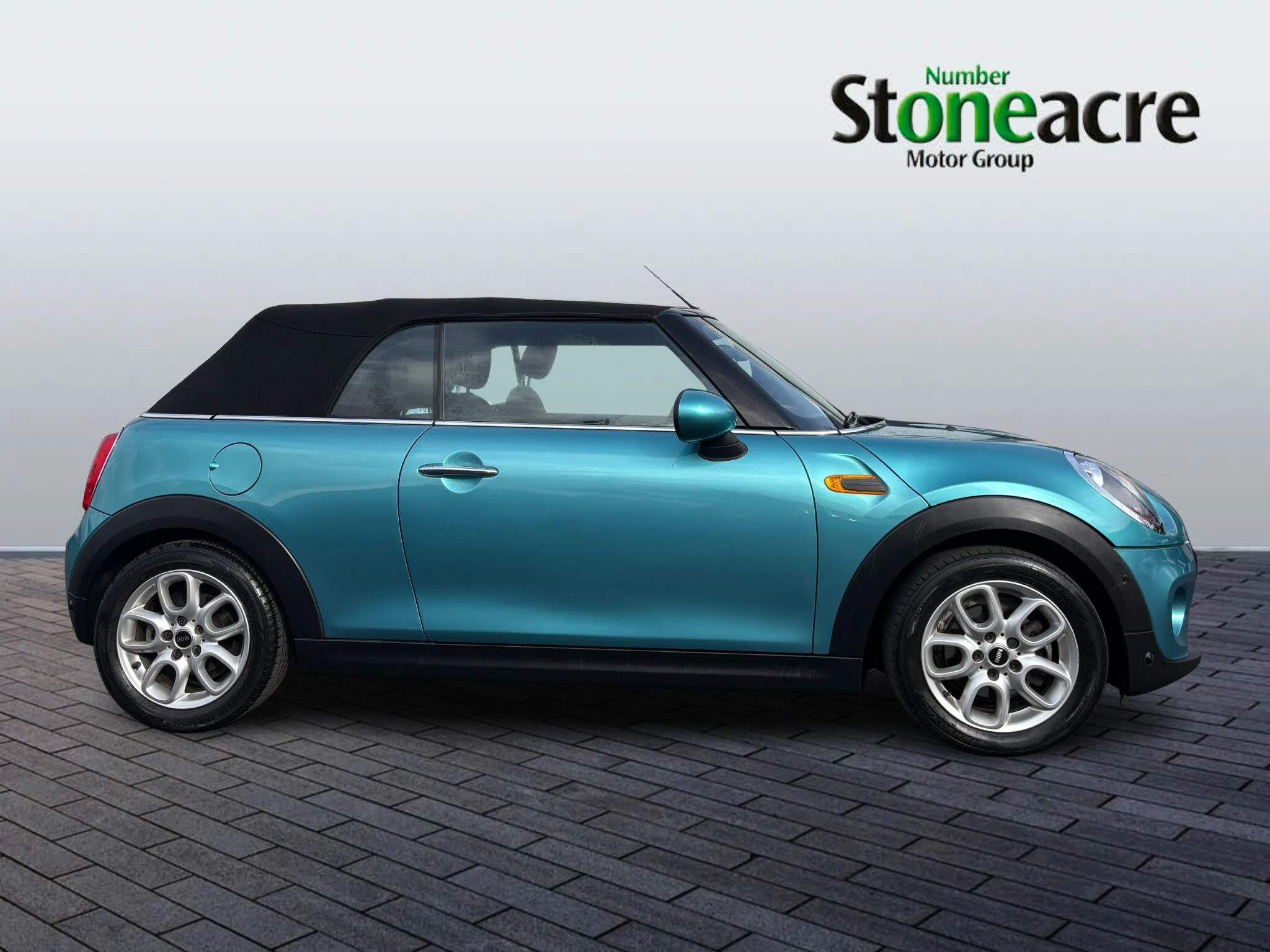 MINI Convertible 1.5 Cooper Euro 6 (s/s) 2dr FL17GNY Image 2