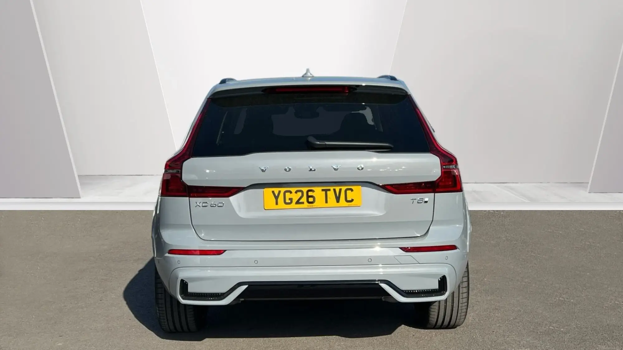 Volvo XC60 2.0 T8 18.8kWh Ultra Dark Auto AWD Euro 6 (s/s) 5dr YG26TVC Image 3