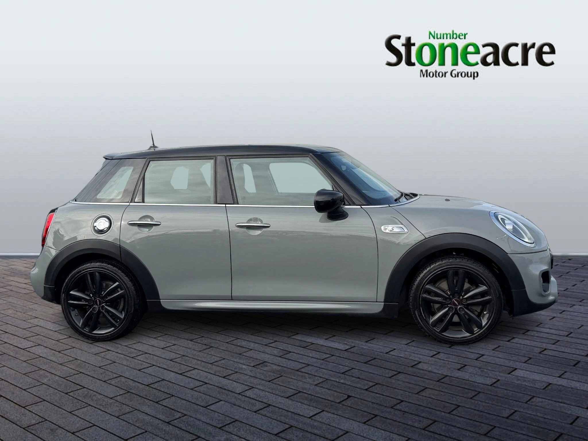 MINI Hatch 2.0 Cooper S Sport Euro 6 (s/s) 5dr FY69VLM Image 2