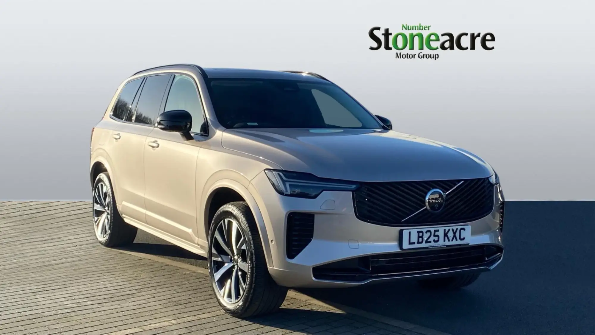 Volvo XC90 2.0 B5 MHEV Plus Auto 4WD Euro 6 (s/s) 5dr LB25KXC Image 1