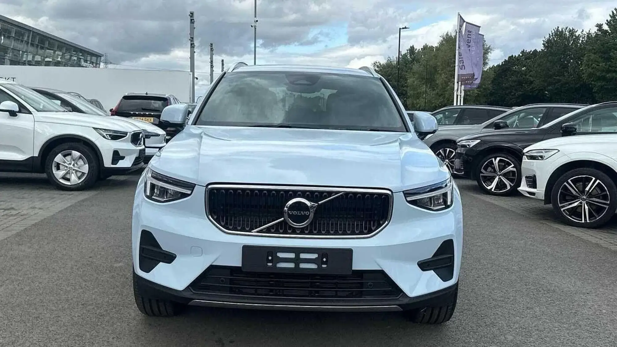 Volvo XC40 Core B3 (163 hp) Auto NL75VFE Image 2