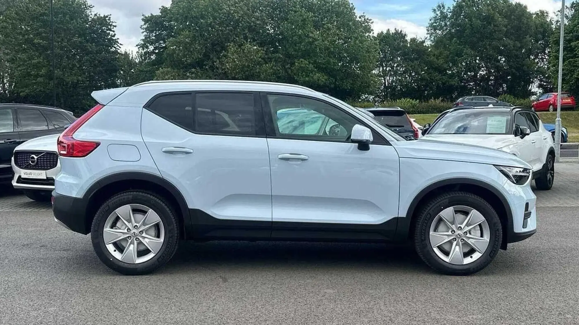 Volvo XC40 Core B3 (163 hp) Auto NL75VFE Image 3