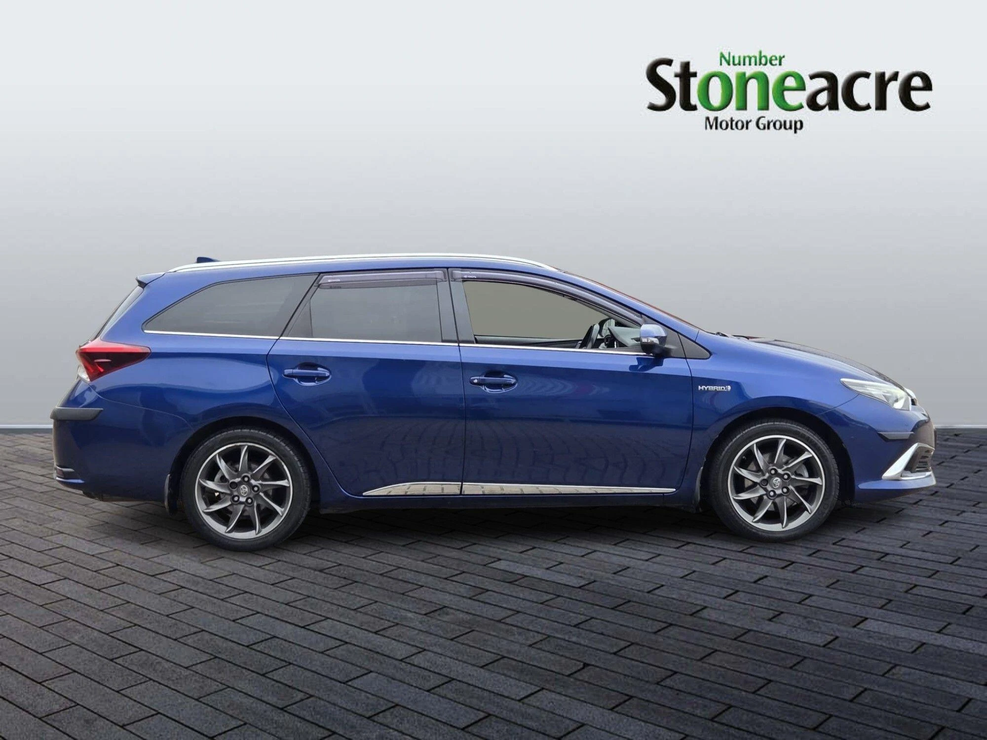 Toyota Auris 1.8 VVT-h Excel Touring Sports CVT Euro 6 (s/s) 5dr (Safety Sense) KV66UZG Image 2