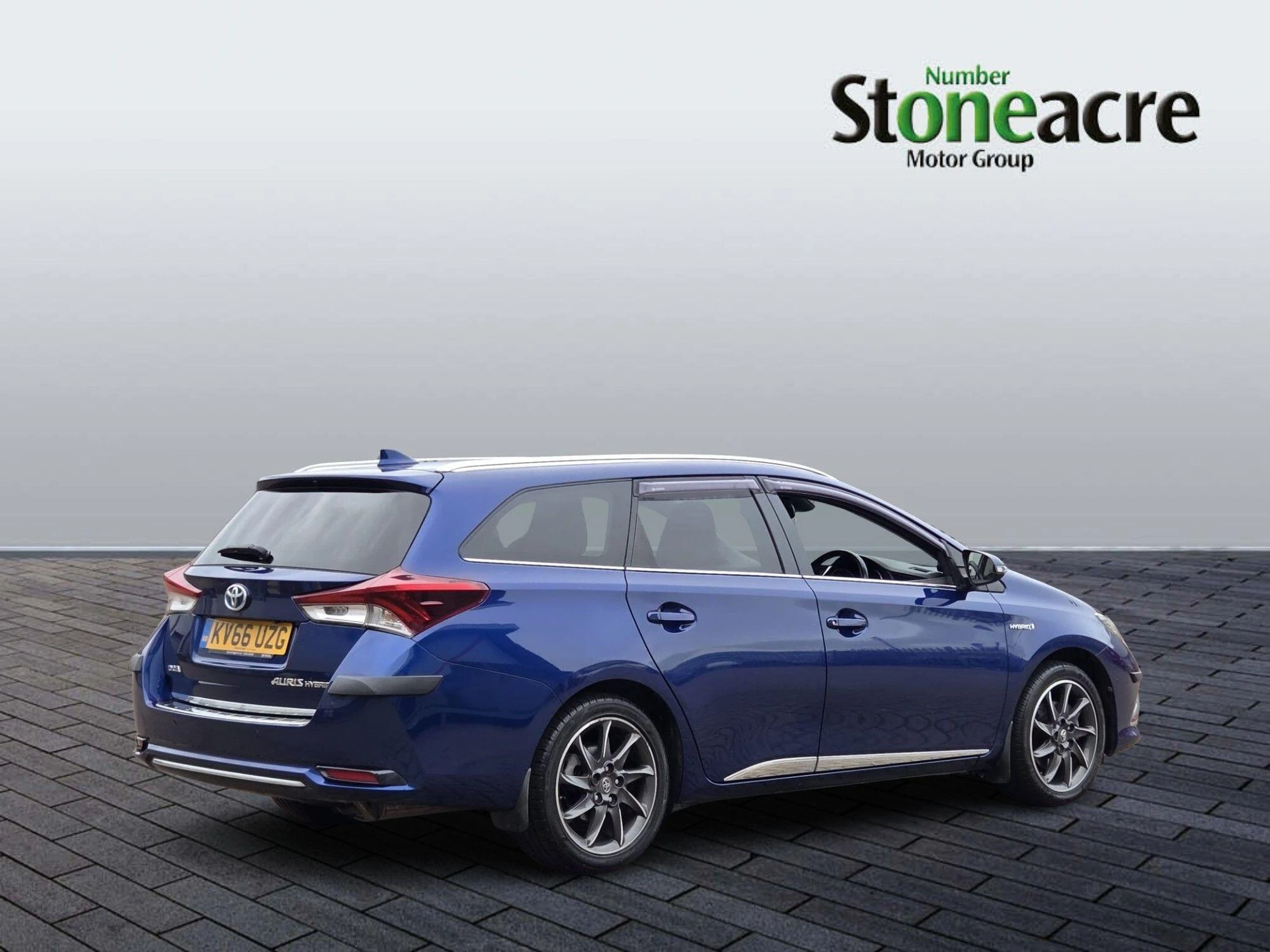 Toyota Auris 1.8 VVT-h Excel Touring Sports CVT Euro 6 (s/s) 5dr (Safety Sense) KV66UZG Image 3