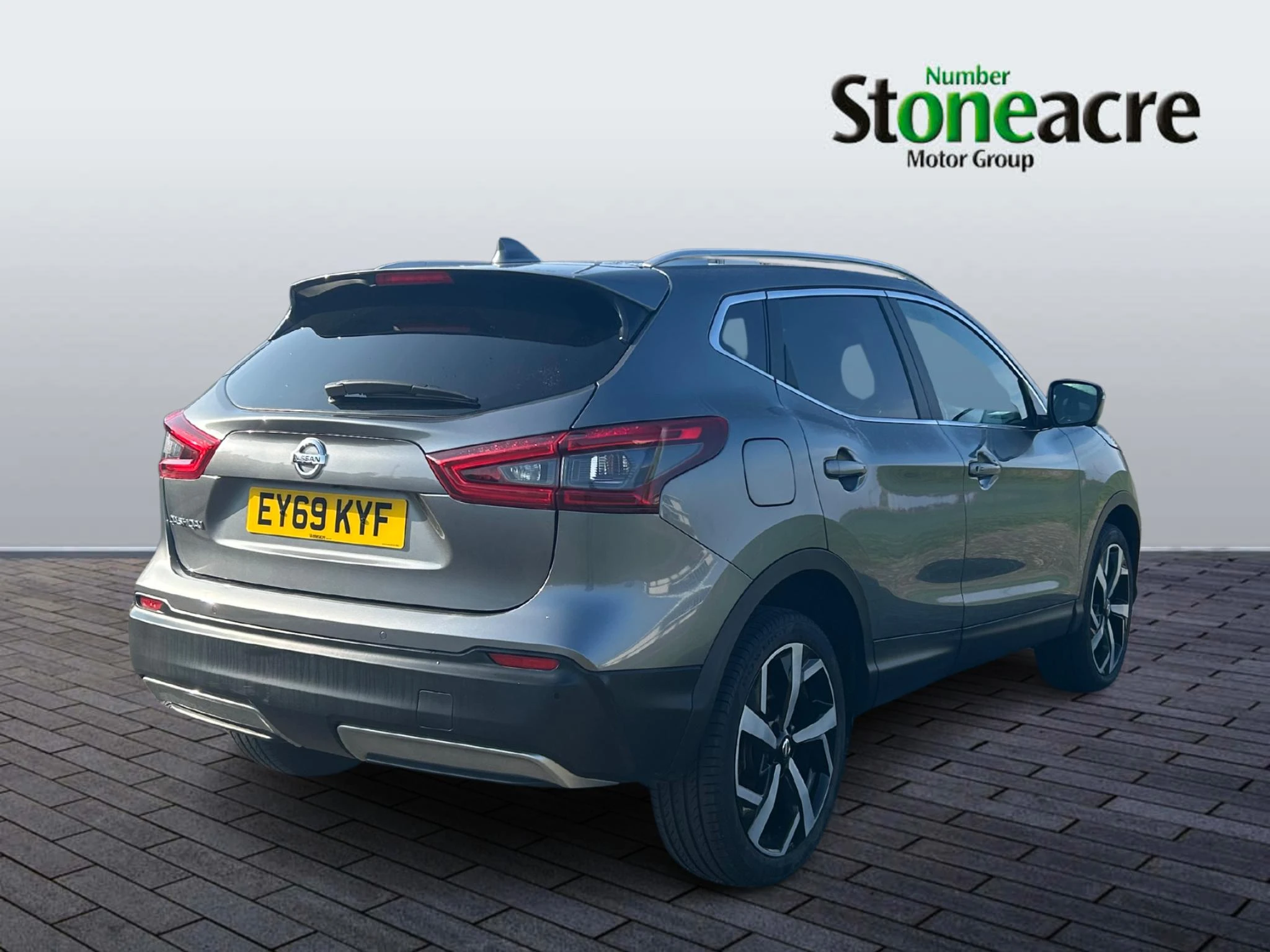 Nissan Qashqai 1.3 DIG-T Tekna Euro 6 (s/s) 5dr EY69KYF Image 3