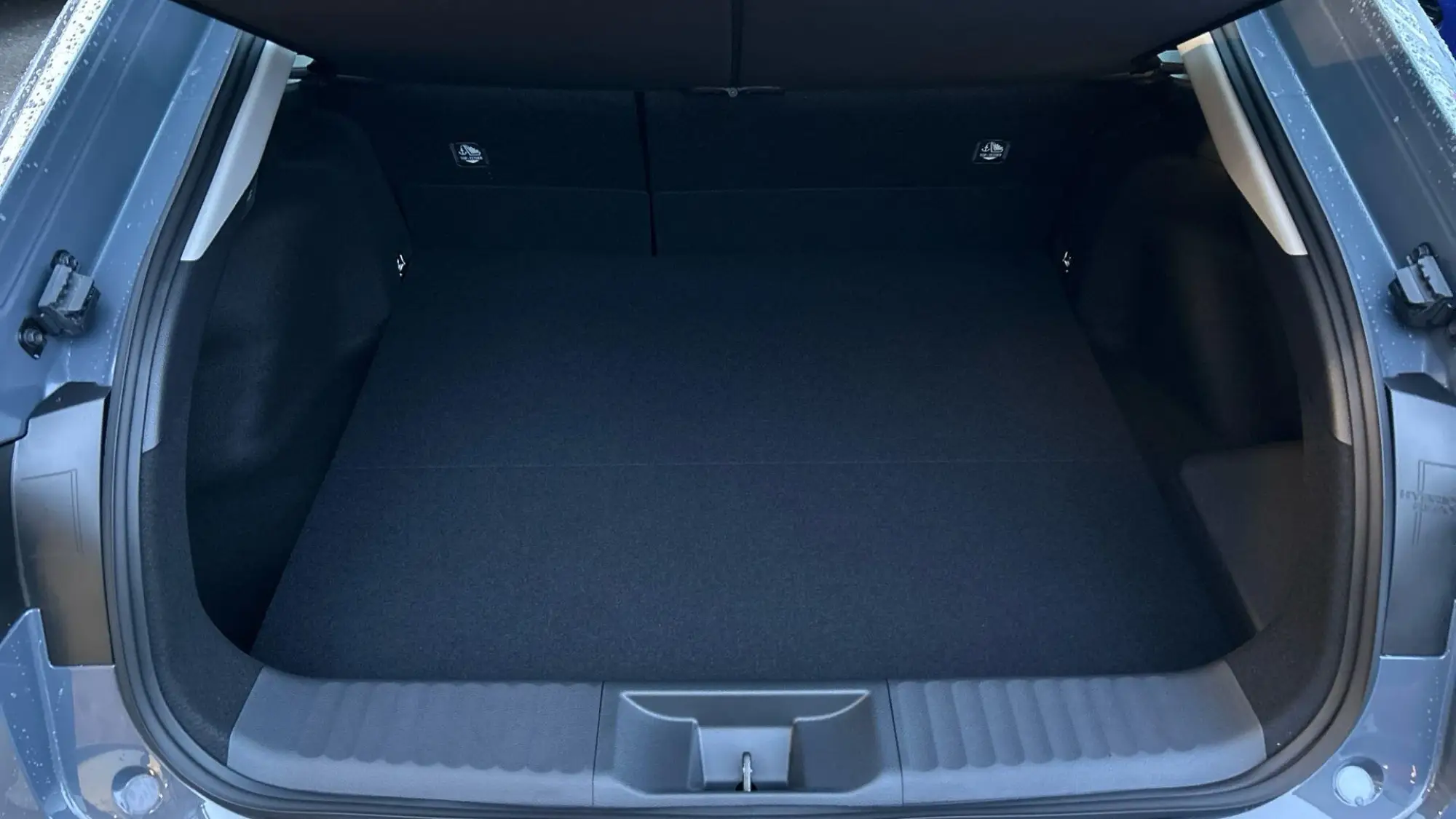Toyota Prius Plug-in Hybrid Image 18 Toyota Prius Plug-in Hybrid Image 18