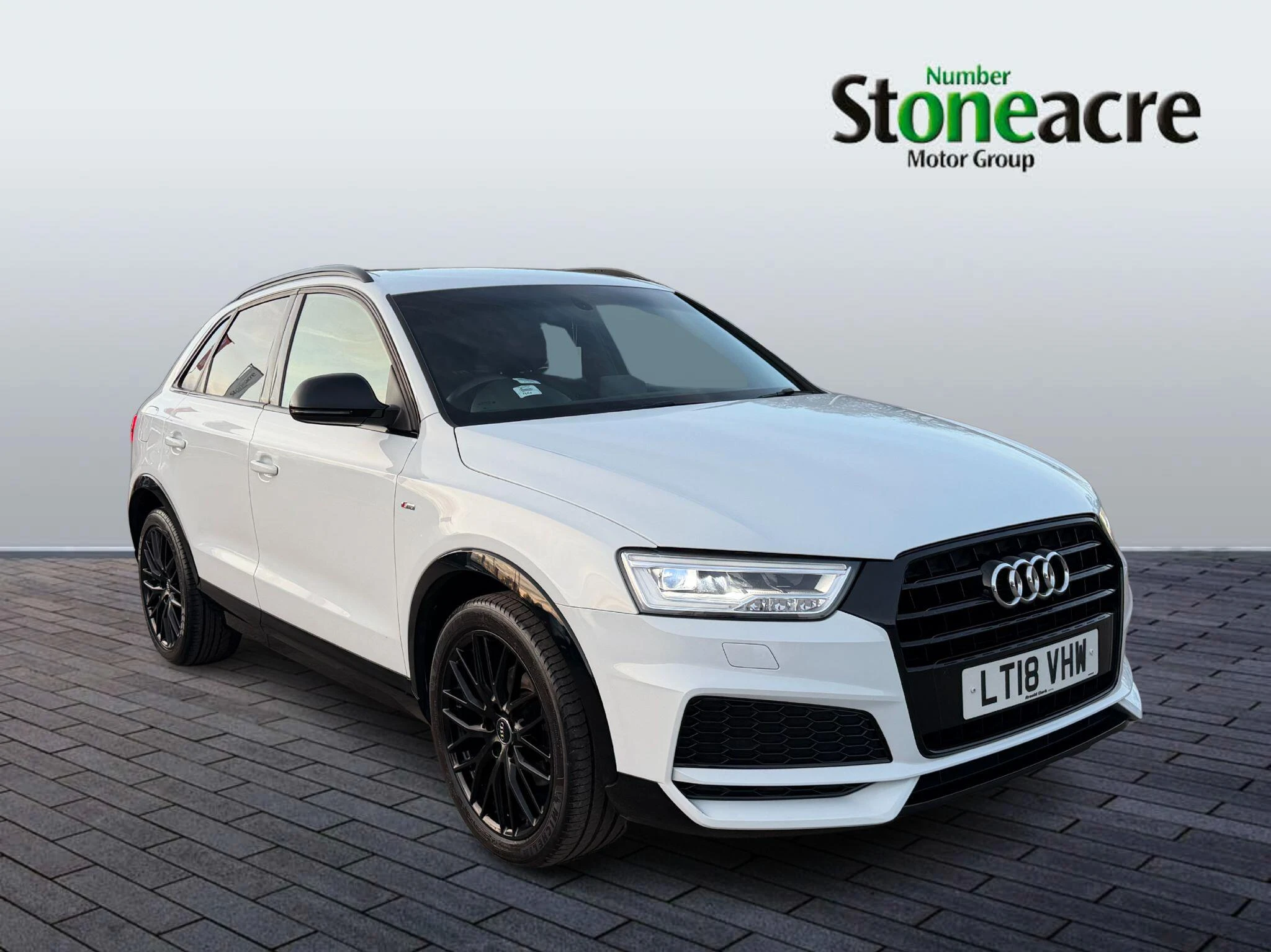Audi Q3 1.4 TFSI CoD Black Edition S Tronic Euro 6 (s/s) 5dr LT18VHW Image 1