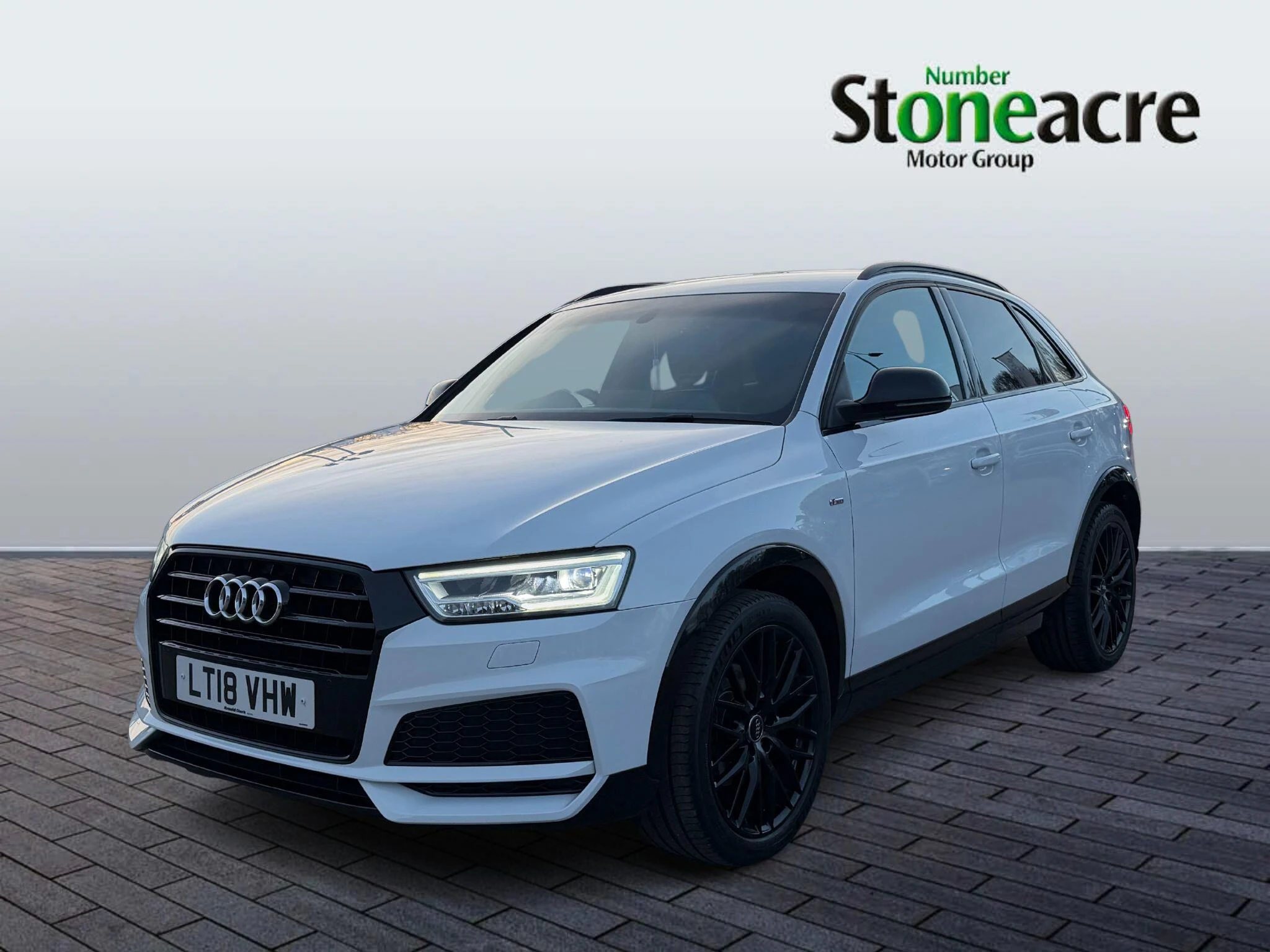 Audi Q3 1.4 TFSI CoD Black Edition S Tronic Euro 6 (s/s) 5dr LT18VHW Image 3